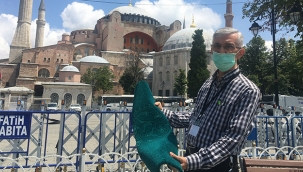Ayasofya Camii'ne ördek başı yeşili halılar döşenmeye başlandı