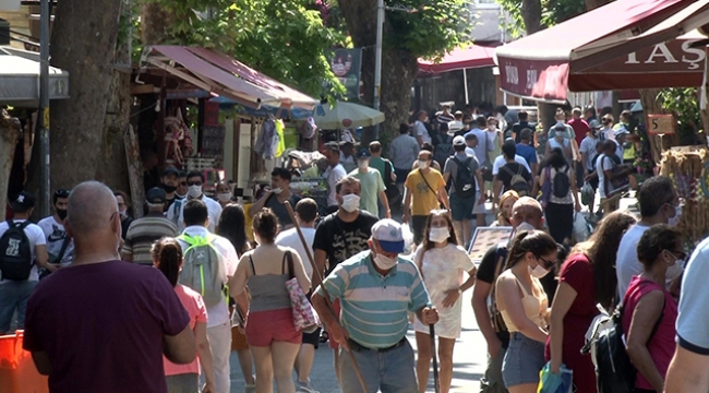 Güneşli havayı fırsat bilen İstanbullular Adalar'a akın etti