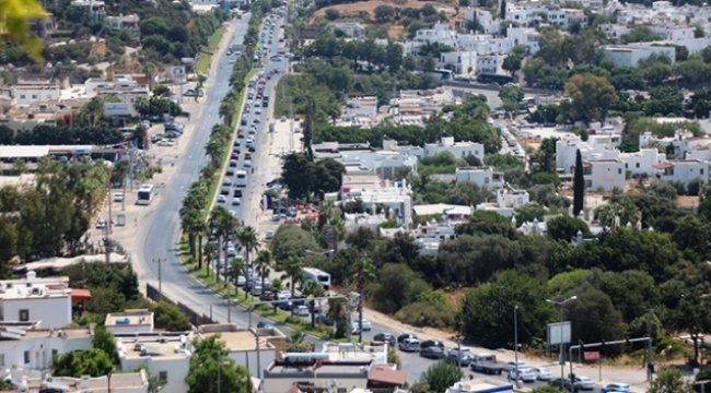 Dönüş yolu kitlendi, Bodrum trafiği durdu