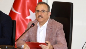 İzmir'de dağıtılan Atatürk büstü tartışmaya neden oldu
