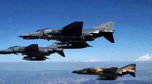 Türk uçaklarından ABD B-52'sine havada destek