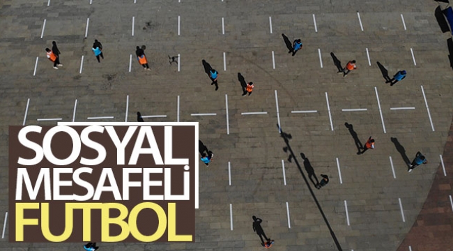 Sosyal mesafeli futbol havadan görüntülendi