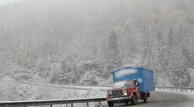 Kastamonu'ya mevsimin ilk karı düştü