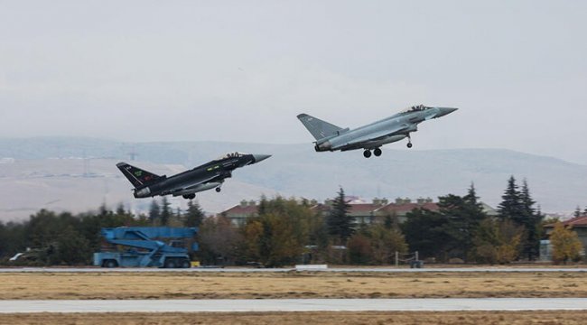 Türk ve İngiliz jetleri Konya'da eğitim uçuşu gerçekleştirdi