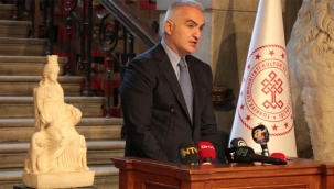 Bakan Ersoy: Kybele heykeli ait olduğu topraklara gelmiştir