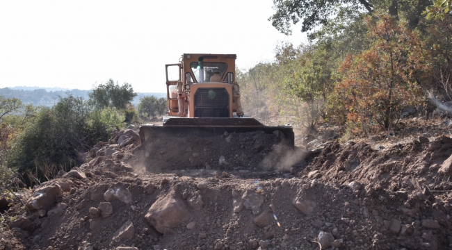 Yunusemre'den Bostanlar Mahallesi'nde 25 Km'lik yol çalışması