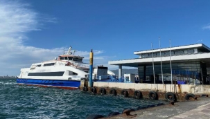 İzmir'de fırtına etkili oluyor, vapur seferleri iptal edildi