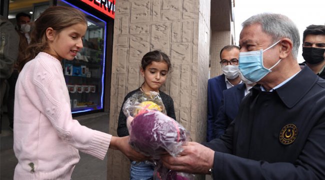 Bakan Akar'a Şırnak'ta yoğun ilgi...