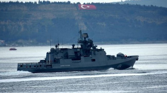 Rus gemisi Çanakkale Boğazı'ndan geçti
