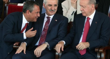 KKTC’de dikkat çeken görüntü! Erdoğan ile Özgür Özel bir süre sohbet etti