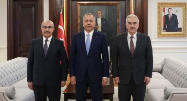 Bakan Yerlikaya, yeni atanan Bursa Valisi ve Emniyet Genel Müdürünü kabul etti