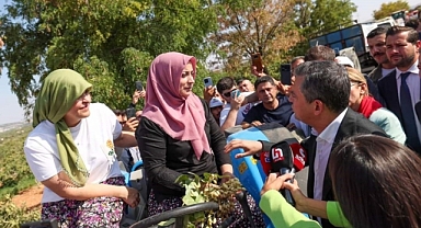 CHP'li belediye başkanı eşini çiftçi diye tanıttı