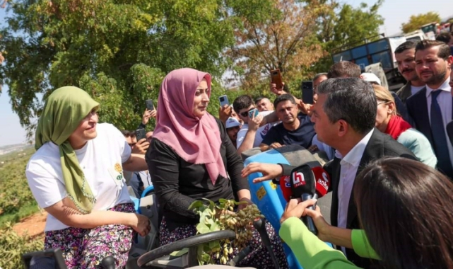 CHP'li belediye başkanı eşini çiftçi diye tanıttı