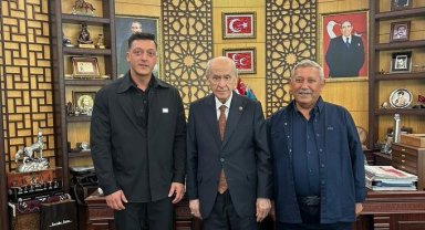 Eski Futbolcu Mesut Özil, MHP Genel Başkanı Bahçeli'yi ziyaret etti