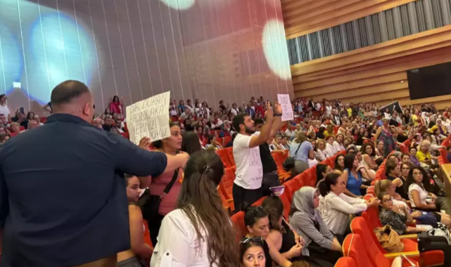 Özel'e alkışlı ve düdüklü protesto