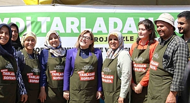Fatma Şahin, 'Haydi Tarladan Sofraya Pazar Yeri'nden alışveriş yaptı