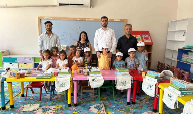 TÜGVA'dan öğrencilere kırtasiye yardımı