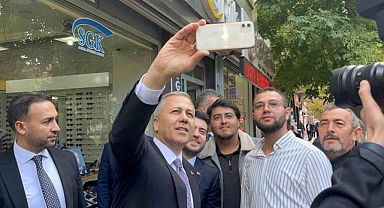 İçişleri Bakanı Ali Yerlikaya ile gençler arasında gülümseten sıcak diyaloglar