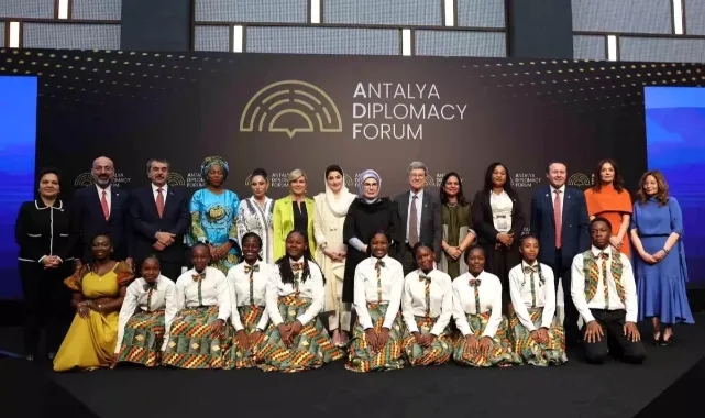 Emine Erdoğan'dan 'Eğitimin Dönüştürücü Gücü' Paneli Paylaşımı