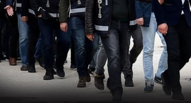 İzmir'de FETÖ operasyonu: 31 gözaltı