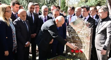 MHP Genel Başkanı Devlet Bahçeli, Türkeş’in mezarını ziyaret etti