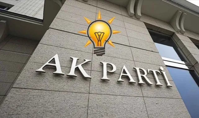 AK Parti'de 2 İlçe Başkanı İstifa Etti