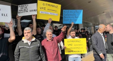 Pazarcı esnafından Karşıyaka’da oturma eylemi