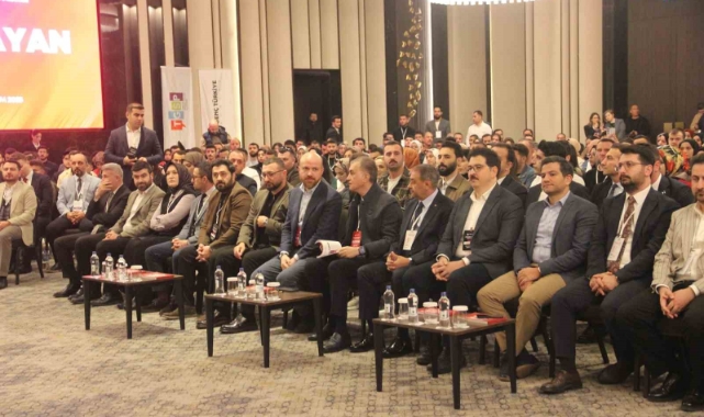 AK Parti Sözcüsü Ömer Çelik ve Bilal Erdoğan Şanlıurfa’da gençlerle buluştu