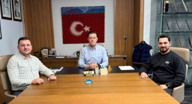 Milletvekili Hatipoğlu, görev süreleri tamamlayan ilçe başkanları ile buluştu