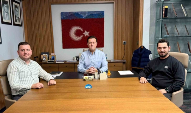 Milletvekili Hatipoğlu, görev süreleri tamamlayan ilçe başkanları ile buluştu