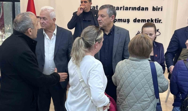 CHP Genel Başkanı Özel, Durbay ailesiyle beraber taziyeleri kabul etti