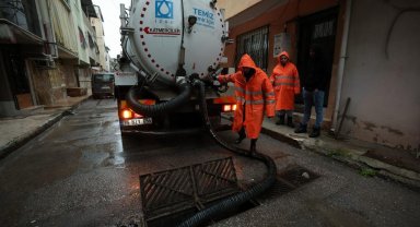 İzmir'de Sağanak Mesaisi: 187 Su Baskınına Müdahale