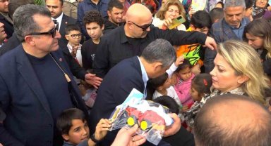 Özgür Özel Osmaniye'de depremzedelerle bir araya geldi