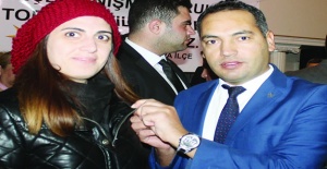 AK Parti Bornova’da Rozet Taktı