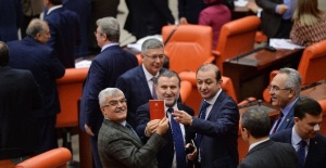 CHP milletvekillerinden ’Anayasa’lı protesto