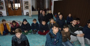 Kur’an’la bir saat baş başa geçirdiler