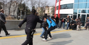 Adliyede aileler birbirine girdi: 6 yaralı