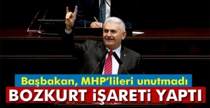 Başbakan Binali Yıldırım bozkurt işareti yaptı