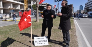 İzmir Adliyesine kahramanın mezar taşı konuldu