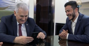 Başbakan Yıldırım Kıbrıs dönüşü uçakta telefonla kız istedi