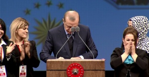 Erdoğan müjdeyi verdi, imzayı kürsüde attı