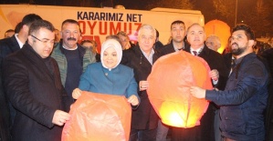 Bakan Özlü, dilek feneri uçurdu