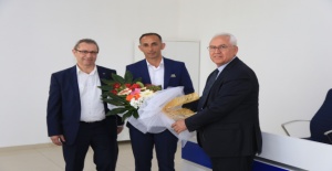 CHP’li yeni meclis üyesine “Hoş geldin” çiçeği