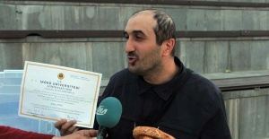 FETÖ’nün mağdur ettiği diplomalı simitçi