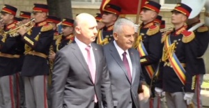 Başbakan Yıldırım, Moldova’da resmi törenle karşılandı