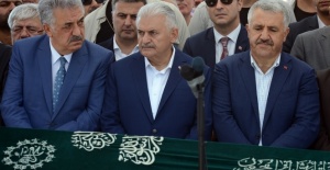Devlet erkanı Bakan Aslan’ın kardeşinin cenazesinde bir araya geldi