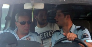 ‘Hero’ yazılı tişört emniyeti alarma geçirdi