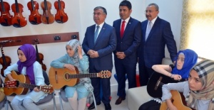 Bakan'dan İngilizce uyarısı
