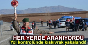 Her yerde aranıyordu, yol kontrolünde kıskıvrak yakalandı!