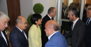 Bakan Özlü, Düzce’de hemşehrileri ile bayramlaştı